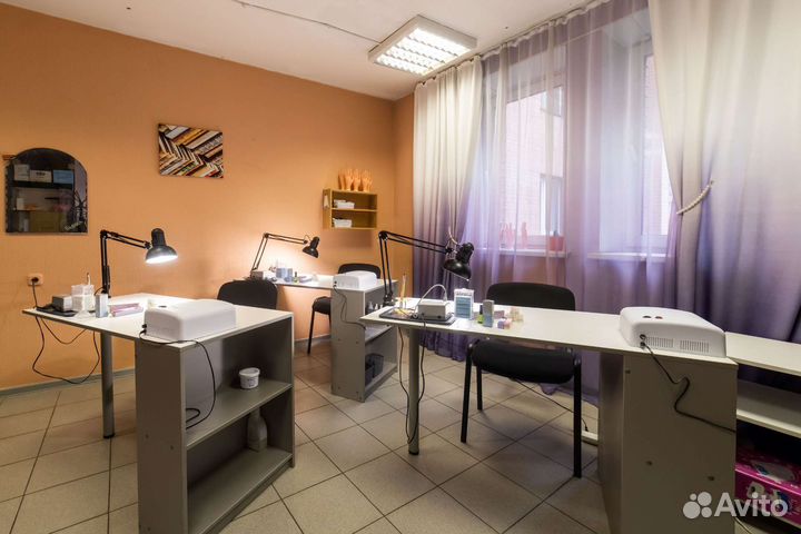 В школу маникюра требуются модели на покрытие