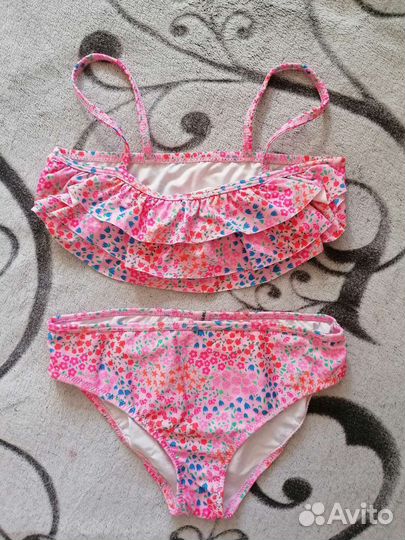 Купальник для девочки и тапочки для бассейна