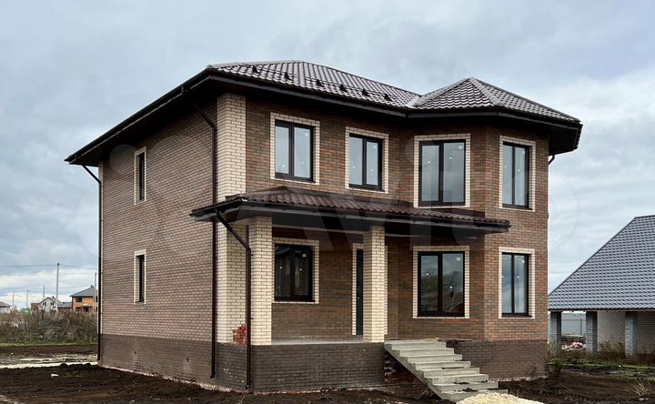 Коттедж 185 м² на участке 10 сот.