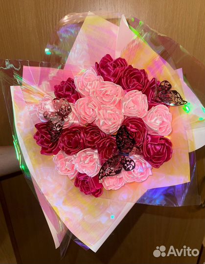 Розы из атласных лент