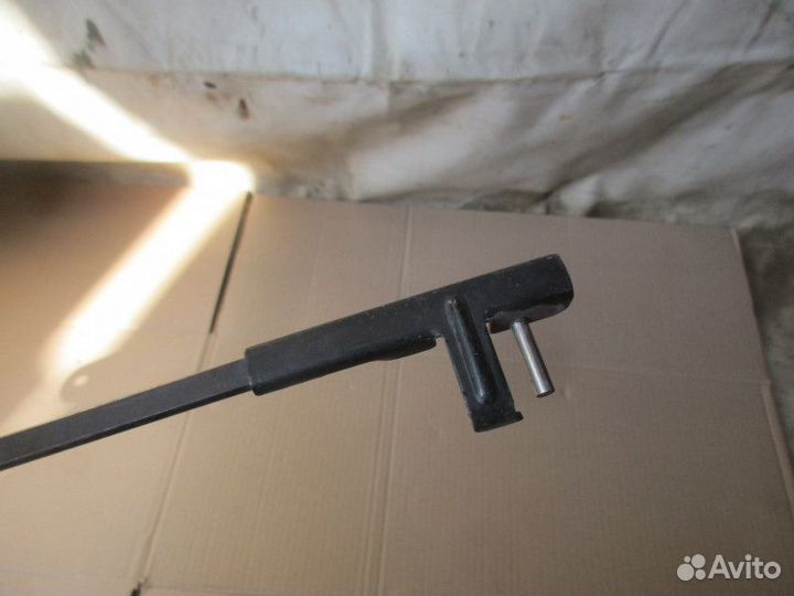 Поводок стеклоочистителя передний левый Opel Astra