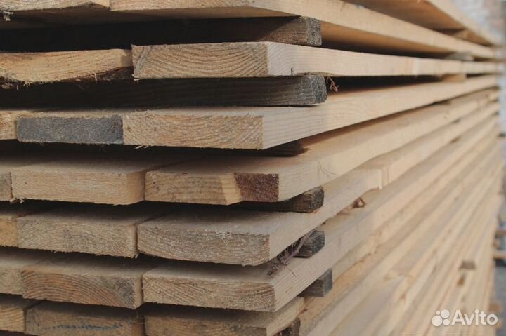 Прочные доски из сосны для надежных конструкций