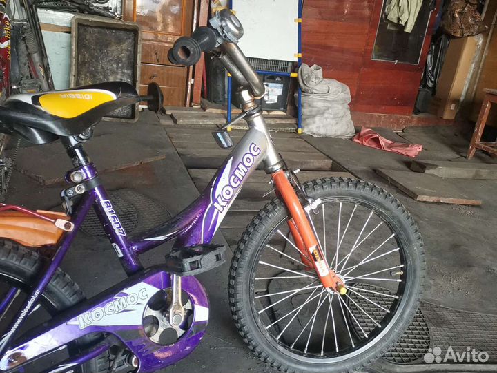 Детский велосипед, в комплекте боковые колесики