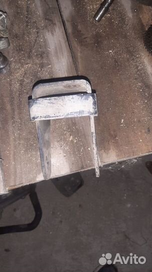 Крепление двигателя на Джили Эмгранд