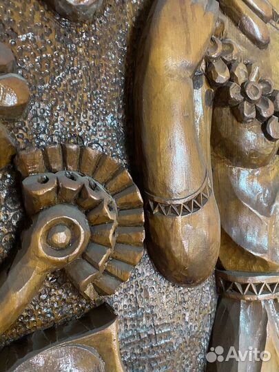 Деревянное резное панно