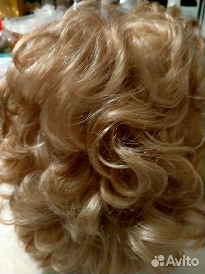 Парик и три шиньона