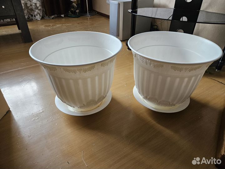 Продам большие горшки под цветы б/у