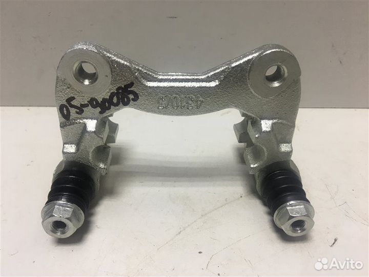 Скоба суппорта заднего Audi 80/90 (B3) 1986-1991