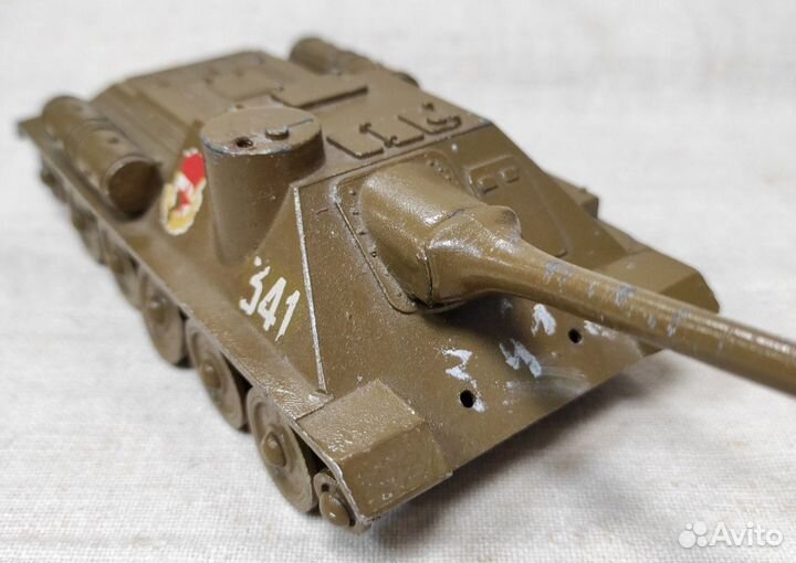 Игрушечный танк 