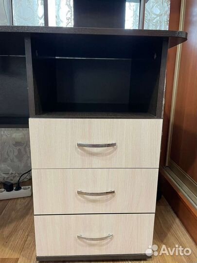 Компьютерный стол