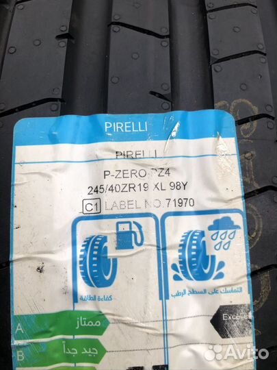 Pirelli P Zero PZ4 245/40 R19 98Y