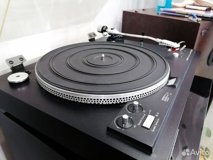 Проигрыватель виниловых пластинок