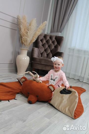 Шкура неубитого медведя,ковер,плед с подушкой