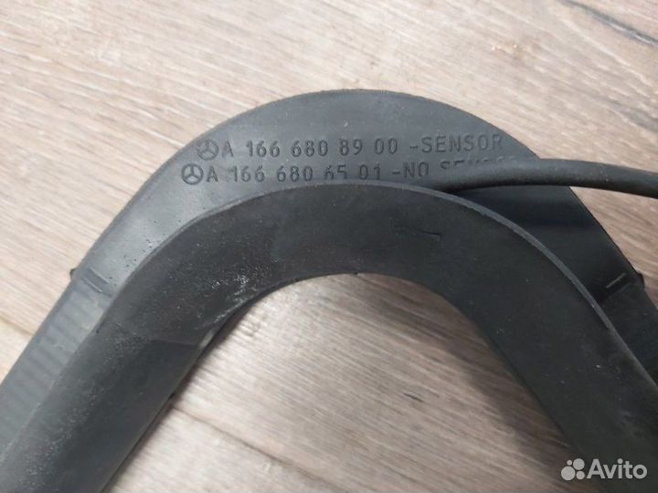 Уплотнитель стекла задний левый Mercedes Gl 500