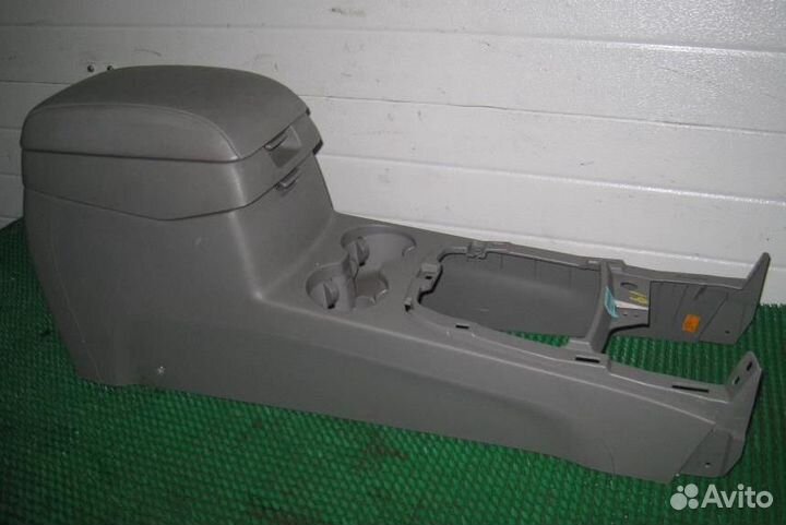 Консоль центральная с подлокотником Hyundai Santa