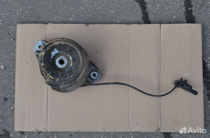 Опора двигателя левая мерседес