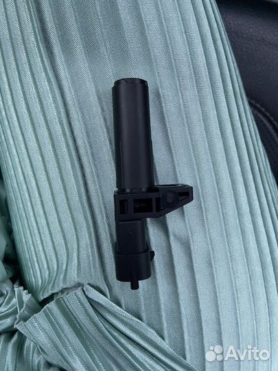 Датчик положения коленвала Mercedes-Benz