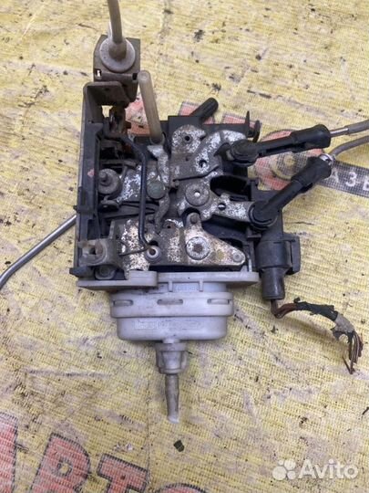 Замок двери передний правый Audi A4 B5 ARJ 1999