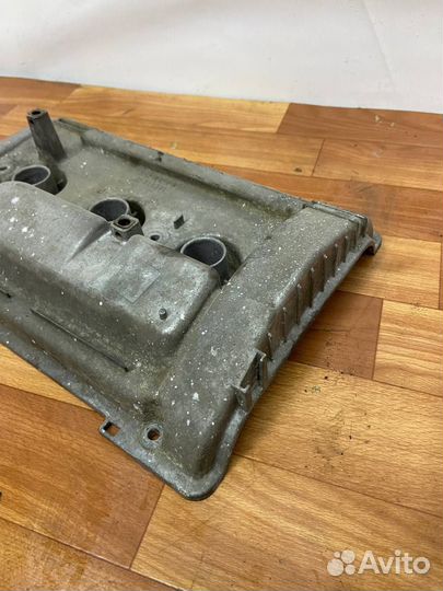 Клапанная крышка правая Audi A6 C5 2.4