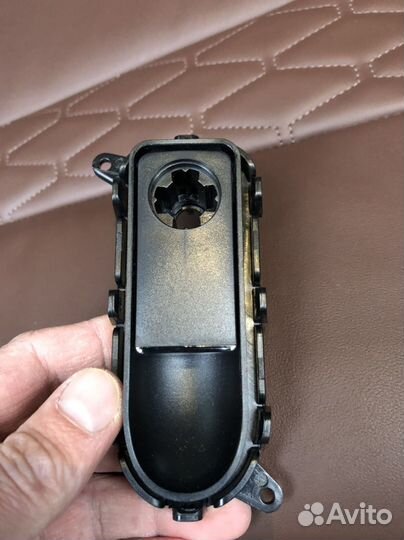 Продам ручку бардачка на мерседес CLS W218