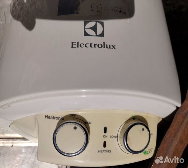 Водонагреватель Electrolux EWH 30 Heatronic Slim