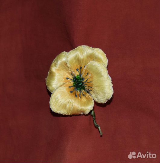 Украшения: вышитая брошь