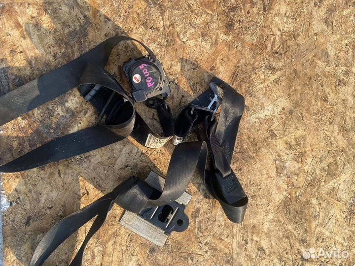 Задние ремни безопасности Volkswagen Polo 5