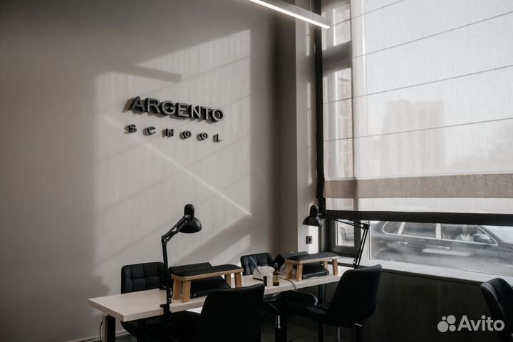 Модель на маникюр / педикюр