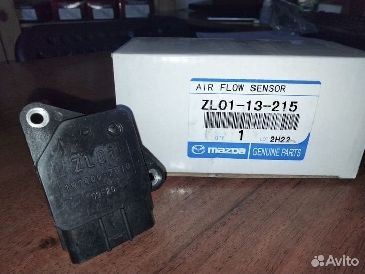 Датчик расхода воздуха Mazda ZL01-13-215