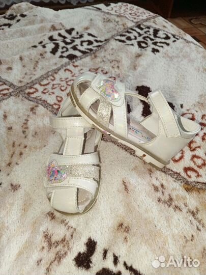 Босоножки для девочки 24 размер и 27 размер
