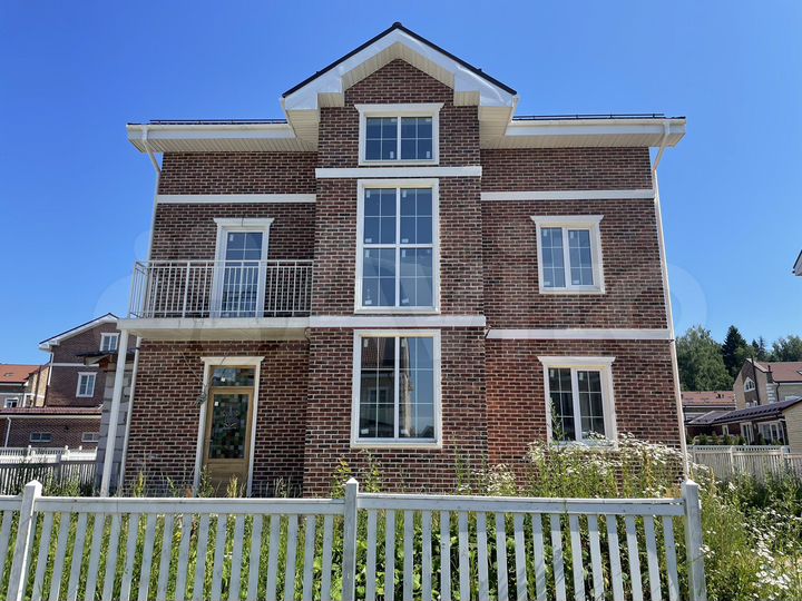 Коттедж 196 м² на участке 5,3 сот.