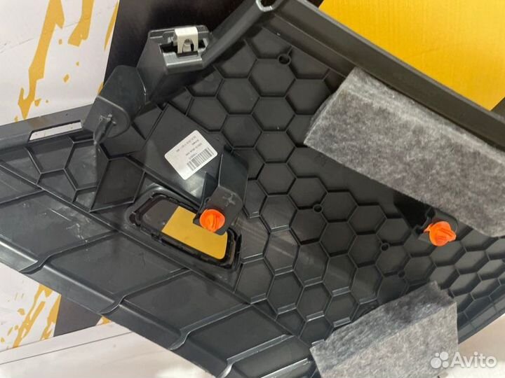 Обшивка стойки багажника.Задняя левая Mercedes