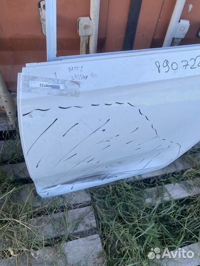 Задняя левая дверь шкода рапид