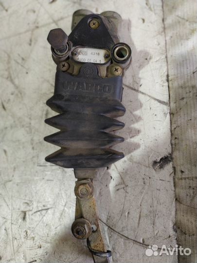 Кран уровня пола кабины 1430545 Scania