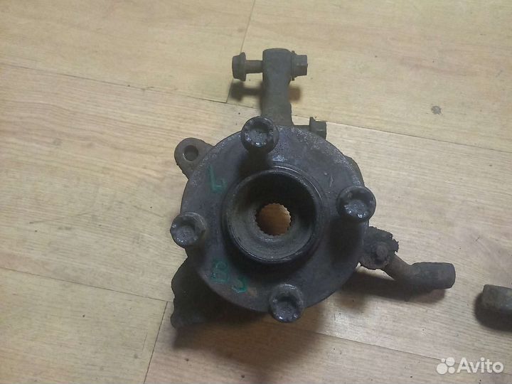 Передний левый кулак volkswagen passat b3