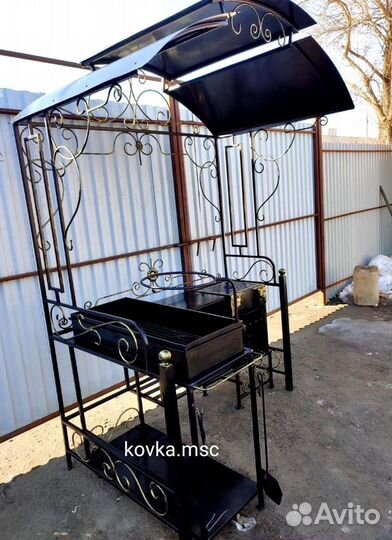 Мангал с крышей