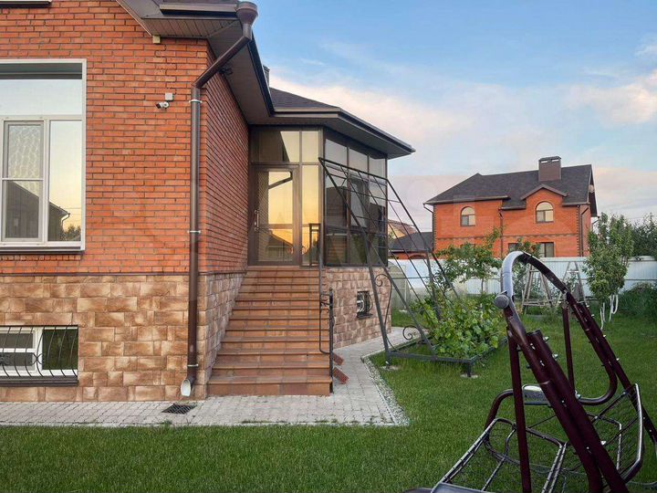 Дом 190 м² на участке 8 сот.