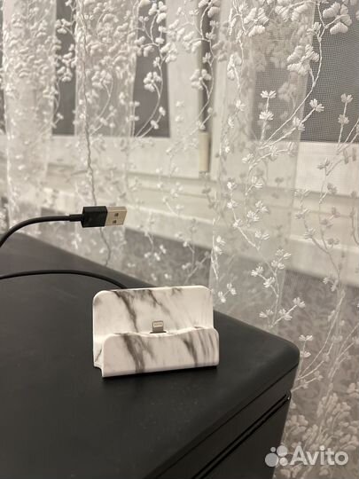 Зарядка подставка на iPhone lightning