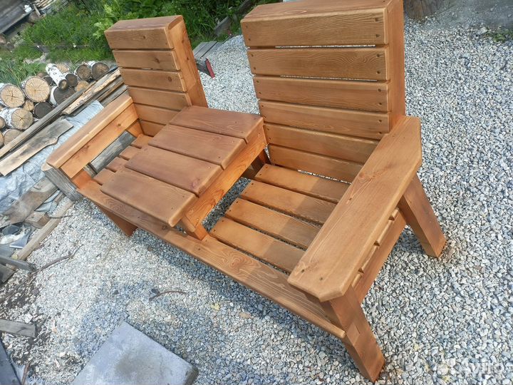 Скамья со столиком для двоих