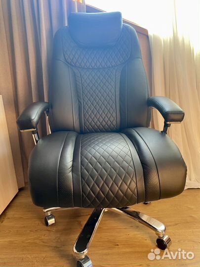 Кресло руководителя Tetchair trust черный 12734