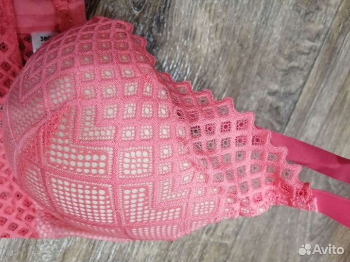 Бюстгальтер с пуш апом новый, размер 38 с