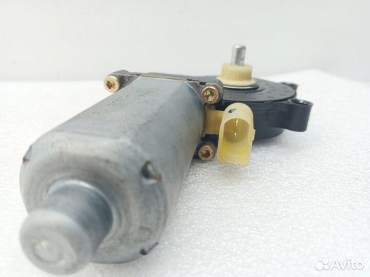 Моторчик стеклоподъемника передний левый Bmw X5