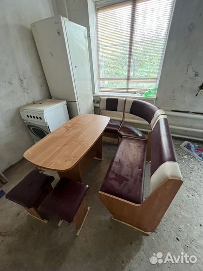 Кухонный уголок со столом бу