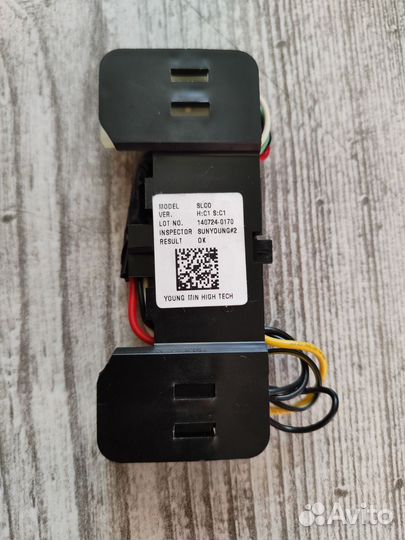 Блок управления опциями на руле 561823Z000