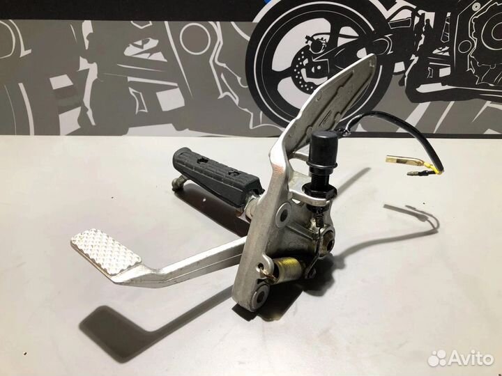 Правая подножка в сборе Yamaha FZR 1000 Genesis