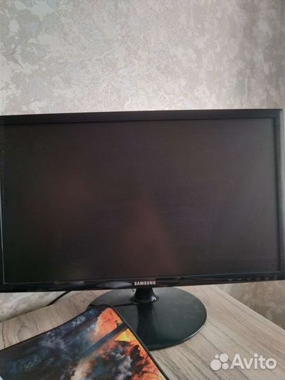 Монитор Samsung S24D332H черный