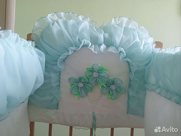 Детская кроватка с маятником и бортиками