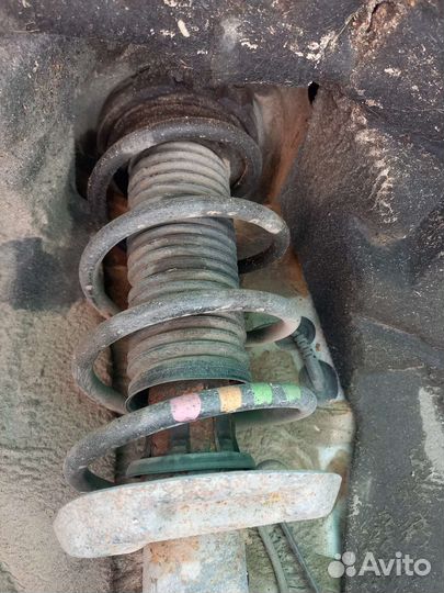 Пружина передня Ауди Q3 1.4 оригиал 5n0411105bg