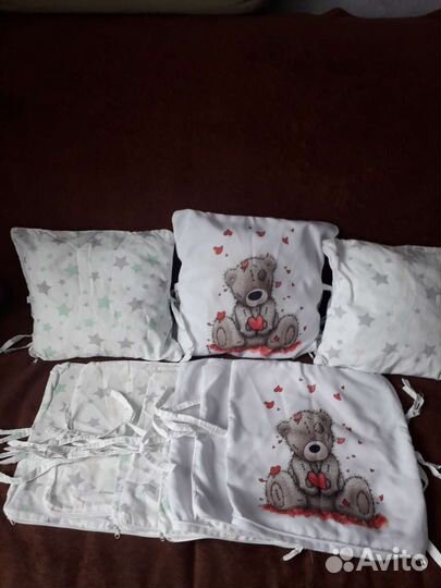 Бортики в кроватку,и комплект белья