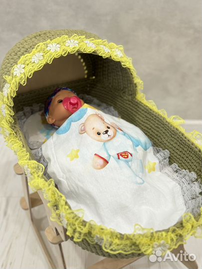 Вязаная люлька для куклы ручной работы